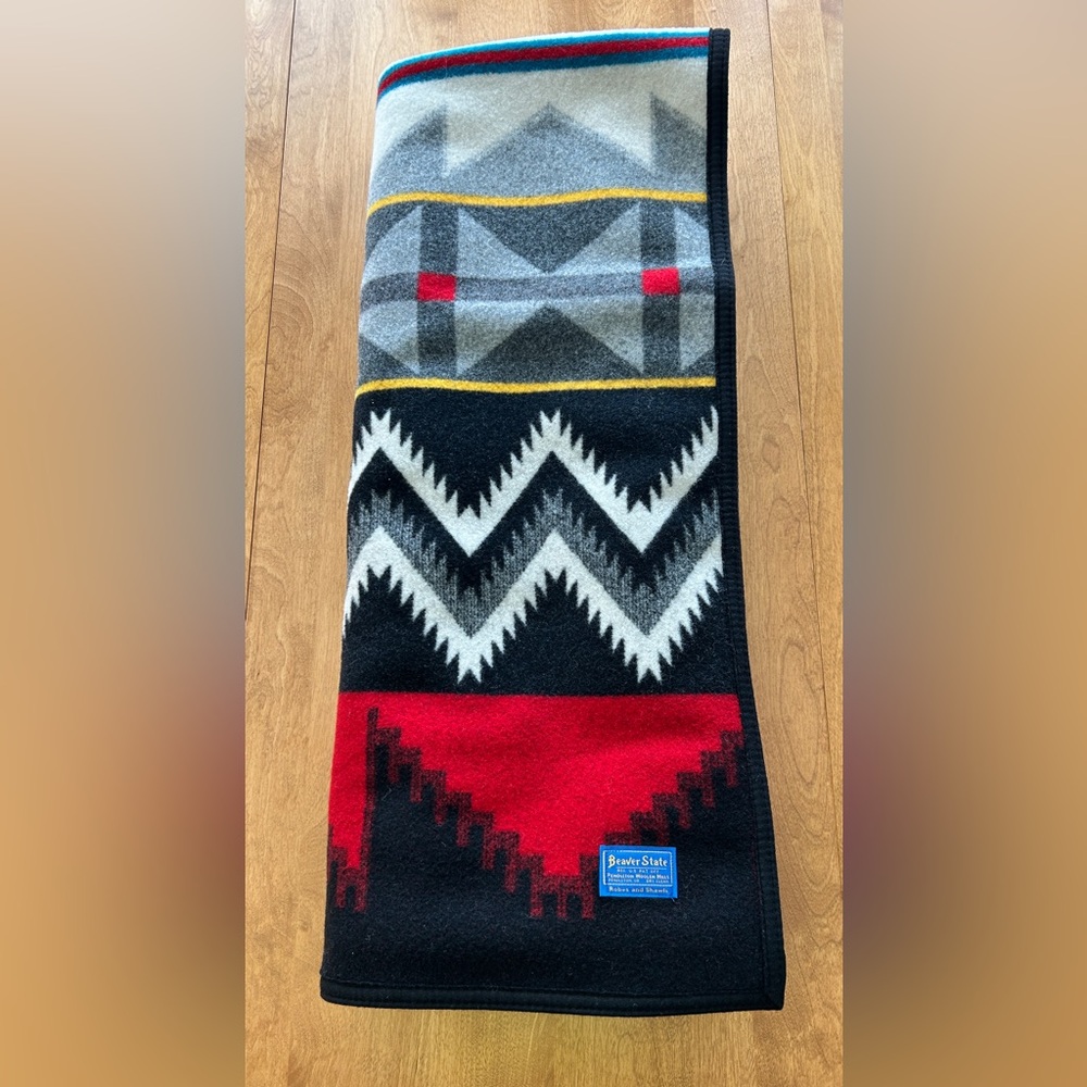 Pendleton Beaver State Caliente Wool Robe/Blanket. Black, Red & White - Picture 2 of 11